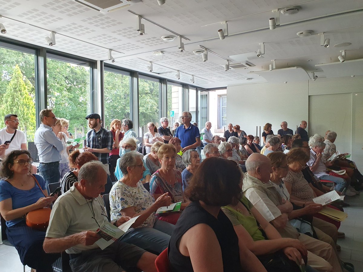 CollectifVALVE's tweet photo. Encore une salle bien pleine pour une réunion de concertation Voie Lyonnaise #VL6 ! https://t.co/E0LUVzz4oZ