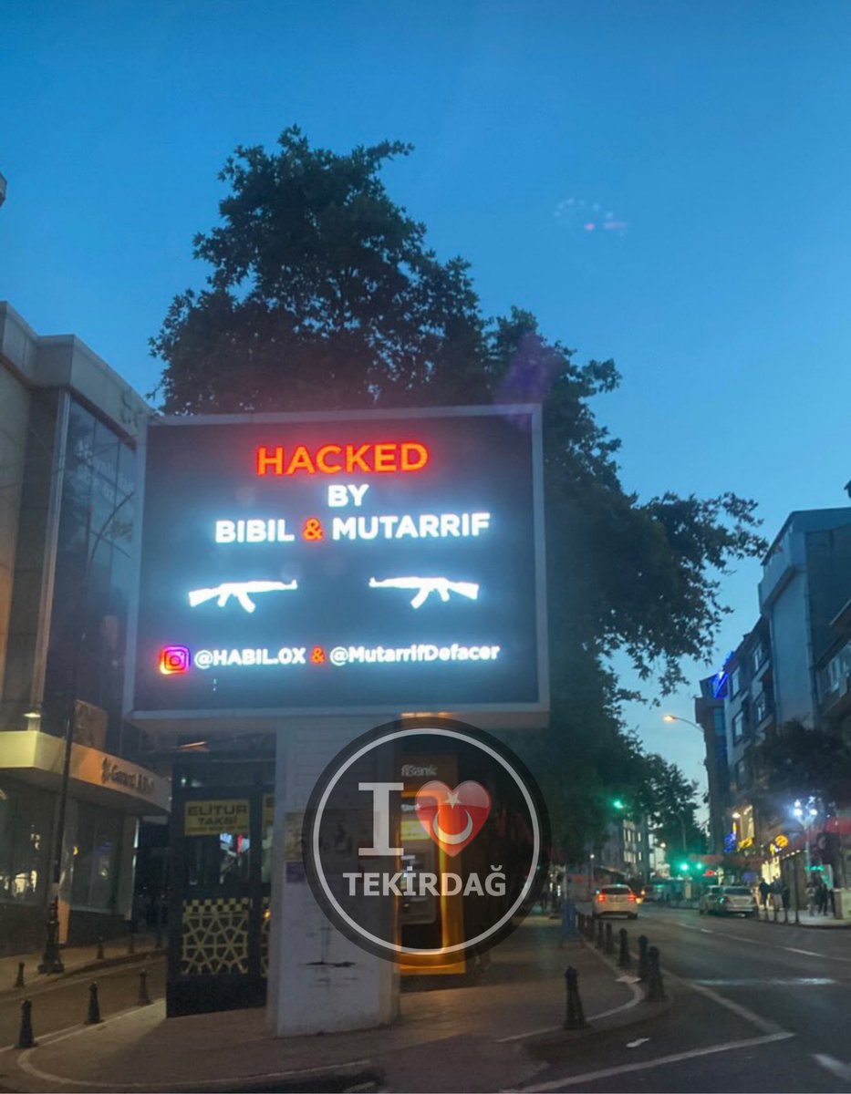 tekirdag's tweet photo. Bir takipçimiz Tekirdağ Çarşı da yürürken Süleymanpaşa Belediyesine ait duyuru panosunun hacklendiğini gördü bu anı fotoğraflayıp bize gönderdi.
#melekmosso #cüneytyüksel #tekirdağ https://t.co/qNGtAO5Ecw