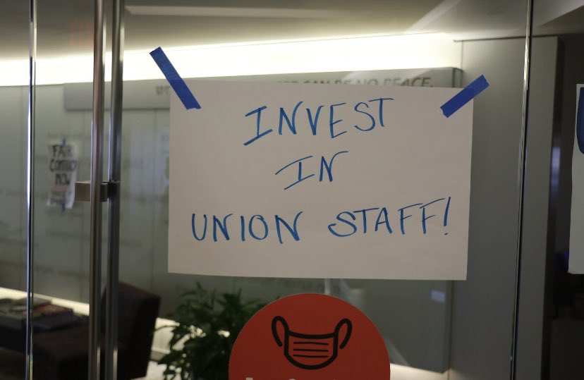 UnionStaffSEIU's tweet photo. @SEIU Unionized staff at @SEIU authorized a STRIKE and have been working under an expired contract since September. We’re tired of @MaryKayHenry and @aprildverrett using corporate tricks and delay tactics instead of bargaining in good faith to ensure #UnionsForAll starts at home! #1u https://t.co/yOMNN04zem