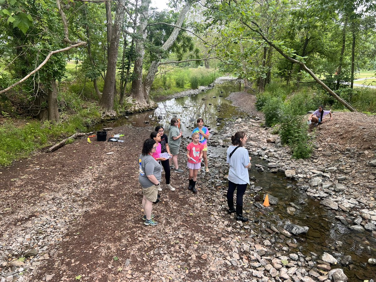 krisdoty1's tweet photo. 5C @MrsPErrickson / Mr. Lorring Ss had  a great day with @RaritanHWaters looking for macro invertebrates and measuring stream health @RFIShuskies @FlemRarSchools #rfispride https://t.co/tbPli1jV3f