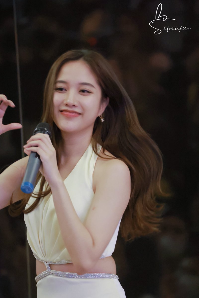 sev7enxu's tweet photo. Can't stop the heart 💗/

#srchafreen https://t.co/HLQVr3nLh1
