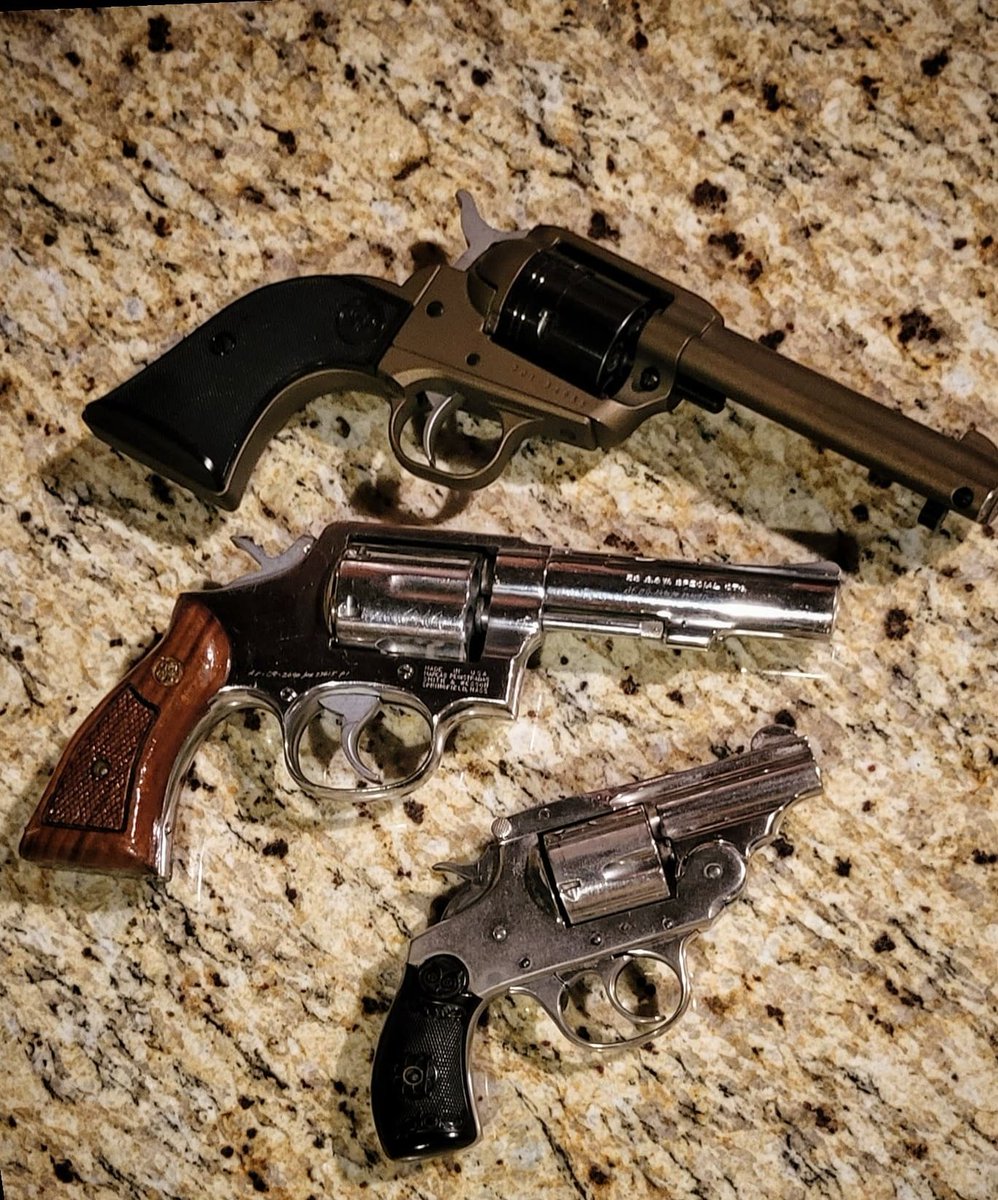 Grayson140's tweet photo. @cheaperthandirt @TacXProGear @Smith_WessonInc #rangedayfriday https://t.co/livF0mc5Kw