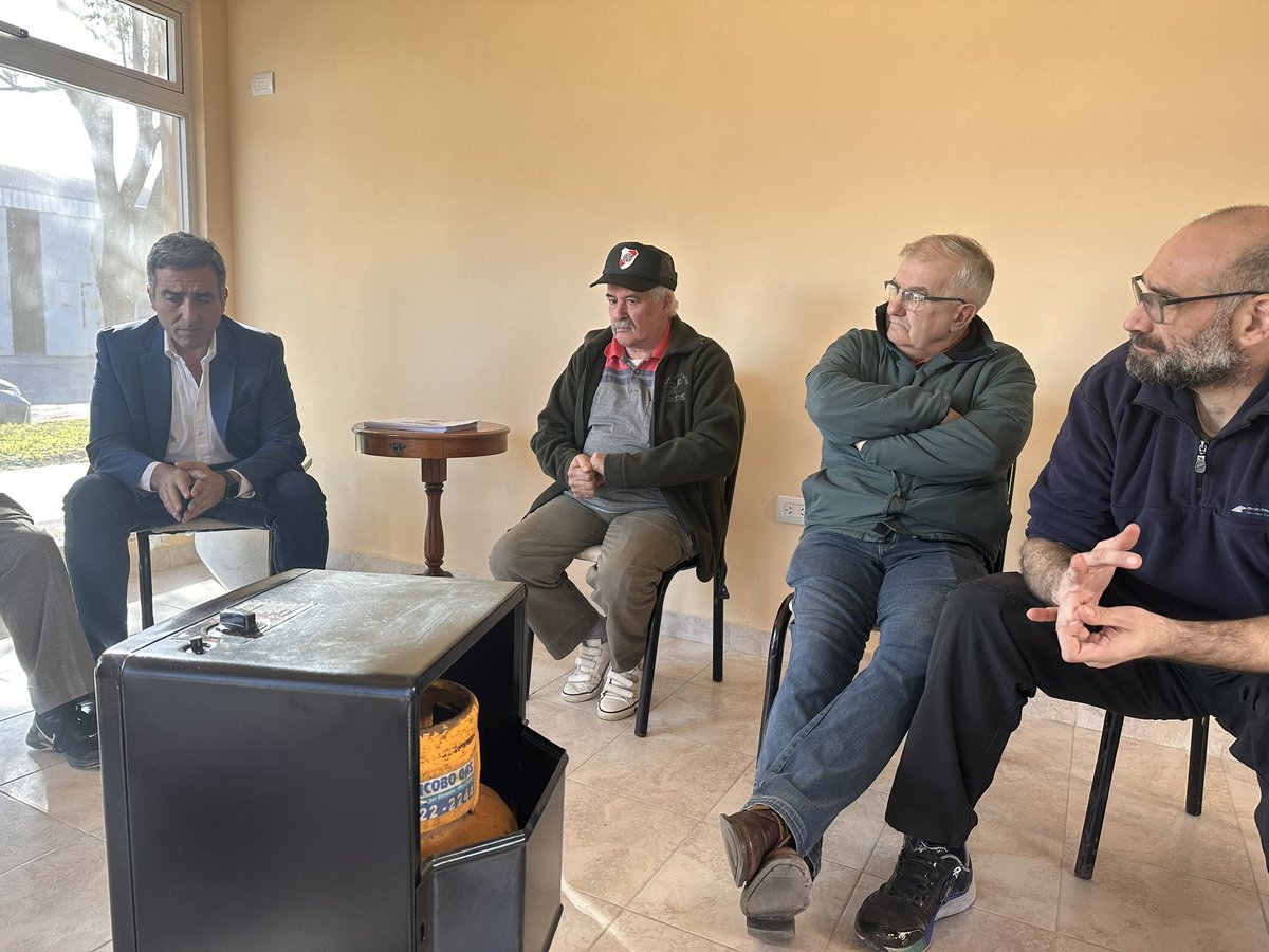 cachi_martinez's tweet photo. En #Chabas visitamos la Asoc Civil Centro Económico para dialogar con los comerciantes acerca de Billetera Santa Fe por ley. Gracias por recibirnos! https://t.co/ZUex7nNlAQ