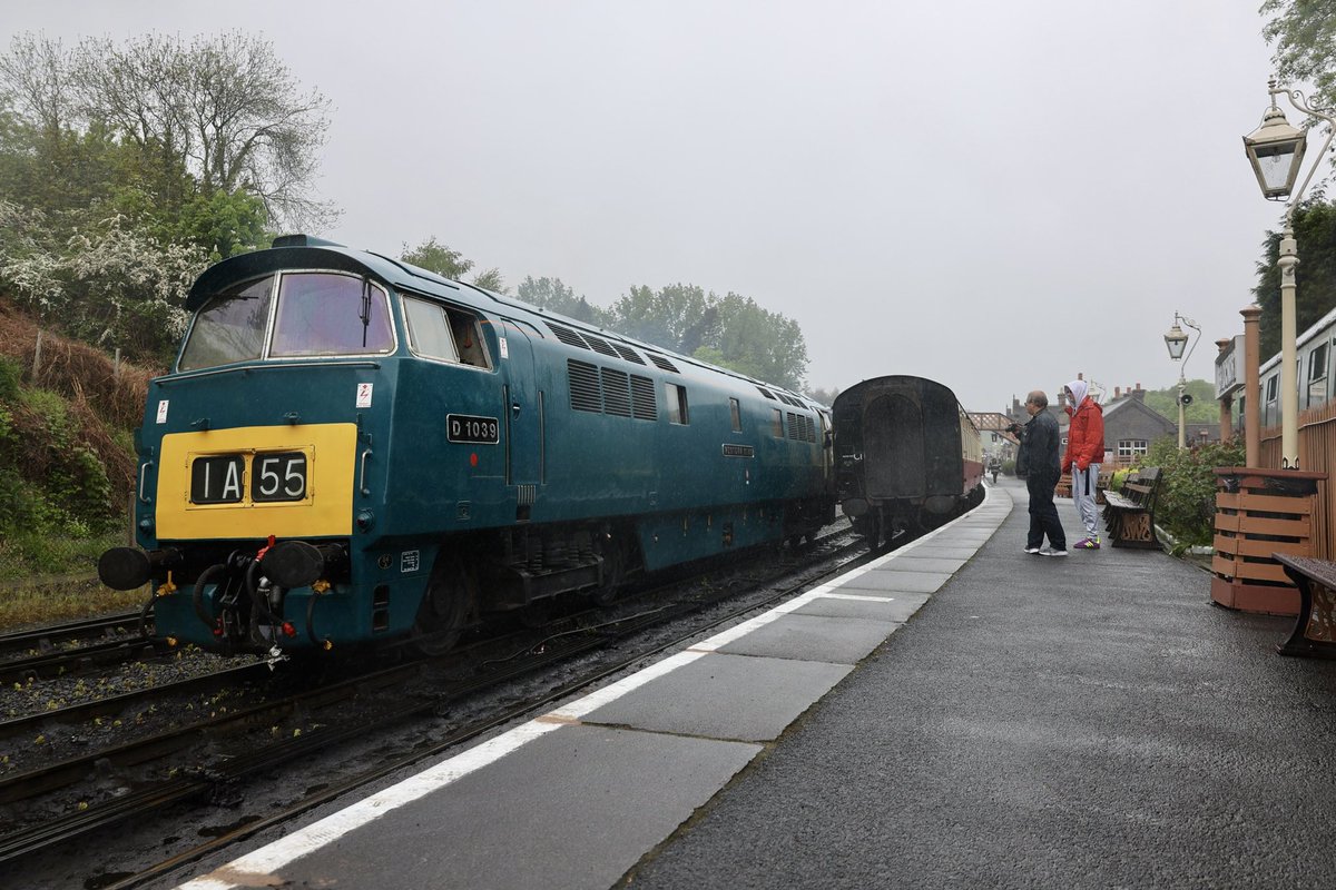 brownandrew15's tweet image. D1015 “Western Champion” at #Bridgnorth during the @svrofficialsite Spring Diesel Festival. #Class52