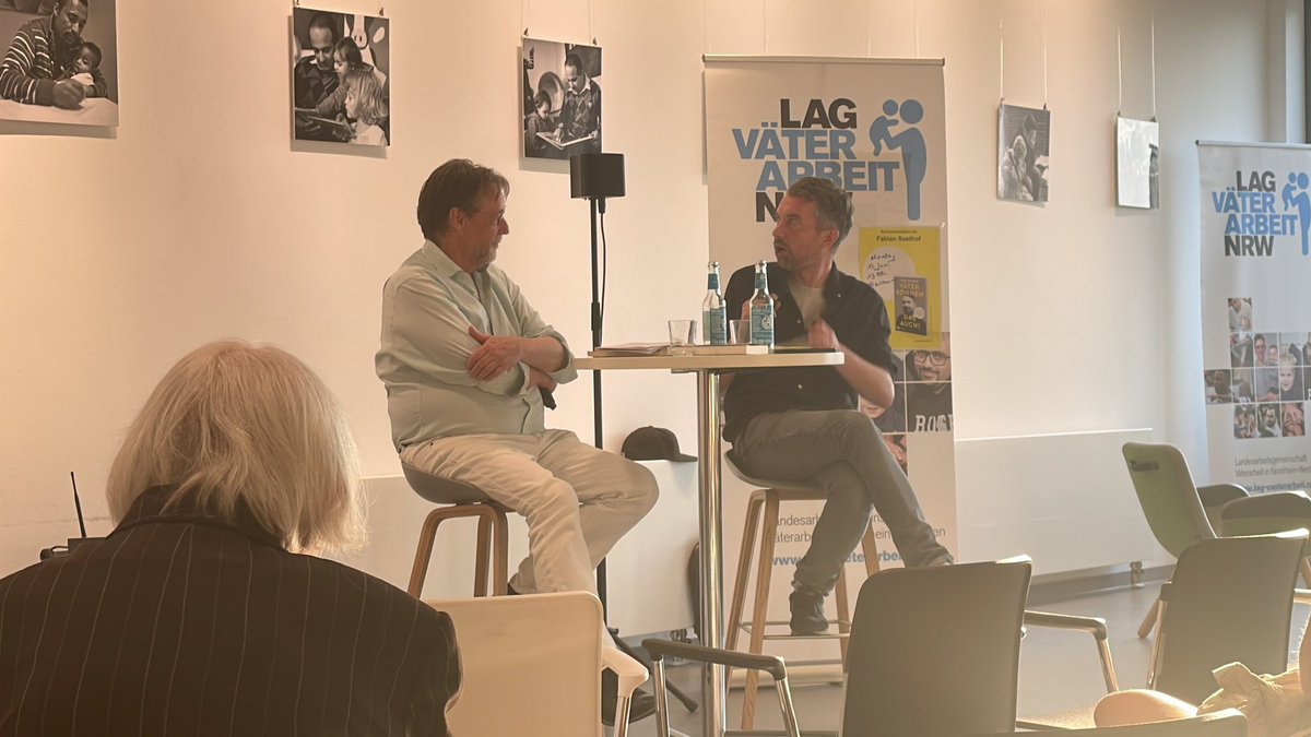 Bin heute Abend in Düsseldorf auf der Lesung von <a href="/soethof/">newkidsandtheblog.de</a> über sein Buch »Väter können das auch« im Gespräch mit <a href="/Vaeter/">Hans-Georg Nelles</a>