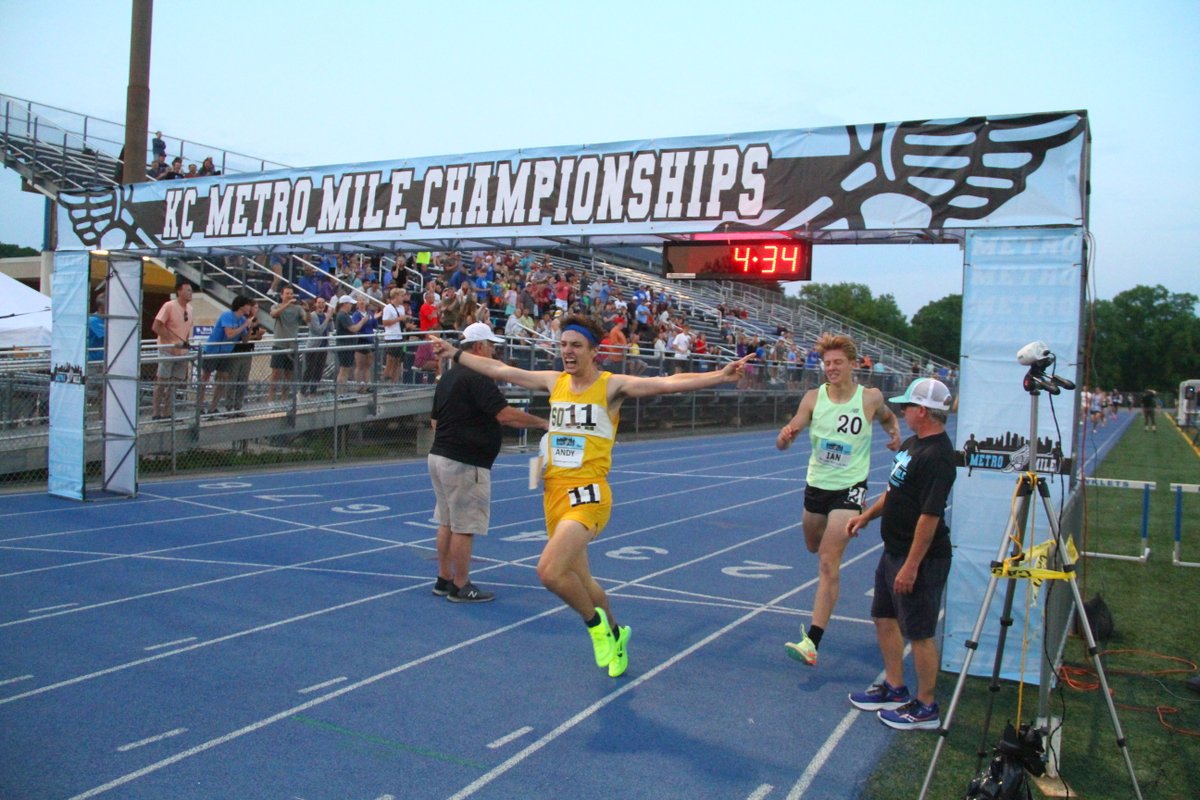What a finish in our High School Boys Elite Race!  <a href="/sms_tf/">SM South XC&TF</a> Andy Cooper edges out Ian O'Neal for the win in 4:34.30!  Andy is just a junior and will be back for the SMS Raiders this fall!  Congrats Andy!