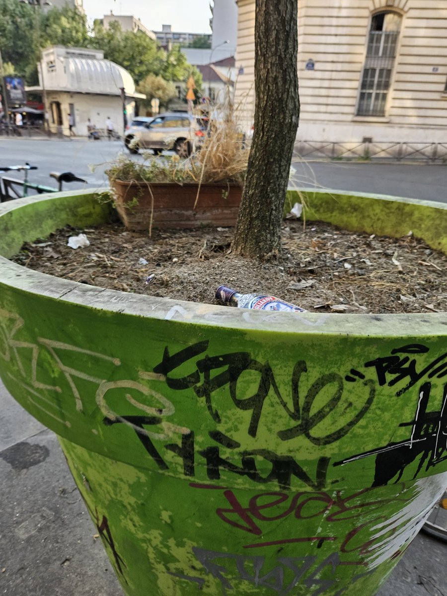 No comment ! #saccageparis <a href="/EricPliez/">Eric Pliez</a> <a href="/MxSauvage/">Maxime Sauvage</a> <a href="/MartinBussy/">Martin Bussy</a>