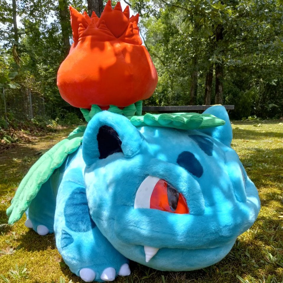 PumpkinPlushnes's tweet photo. Life size Ivysaur is still for sale !🍃Come get it in my store! Link on profile #ivysaur #pokemon #hugepokemonplush https://t.co/zoQPog662a
