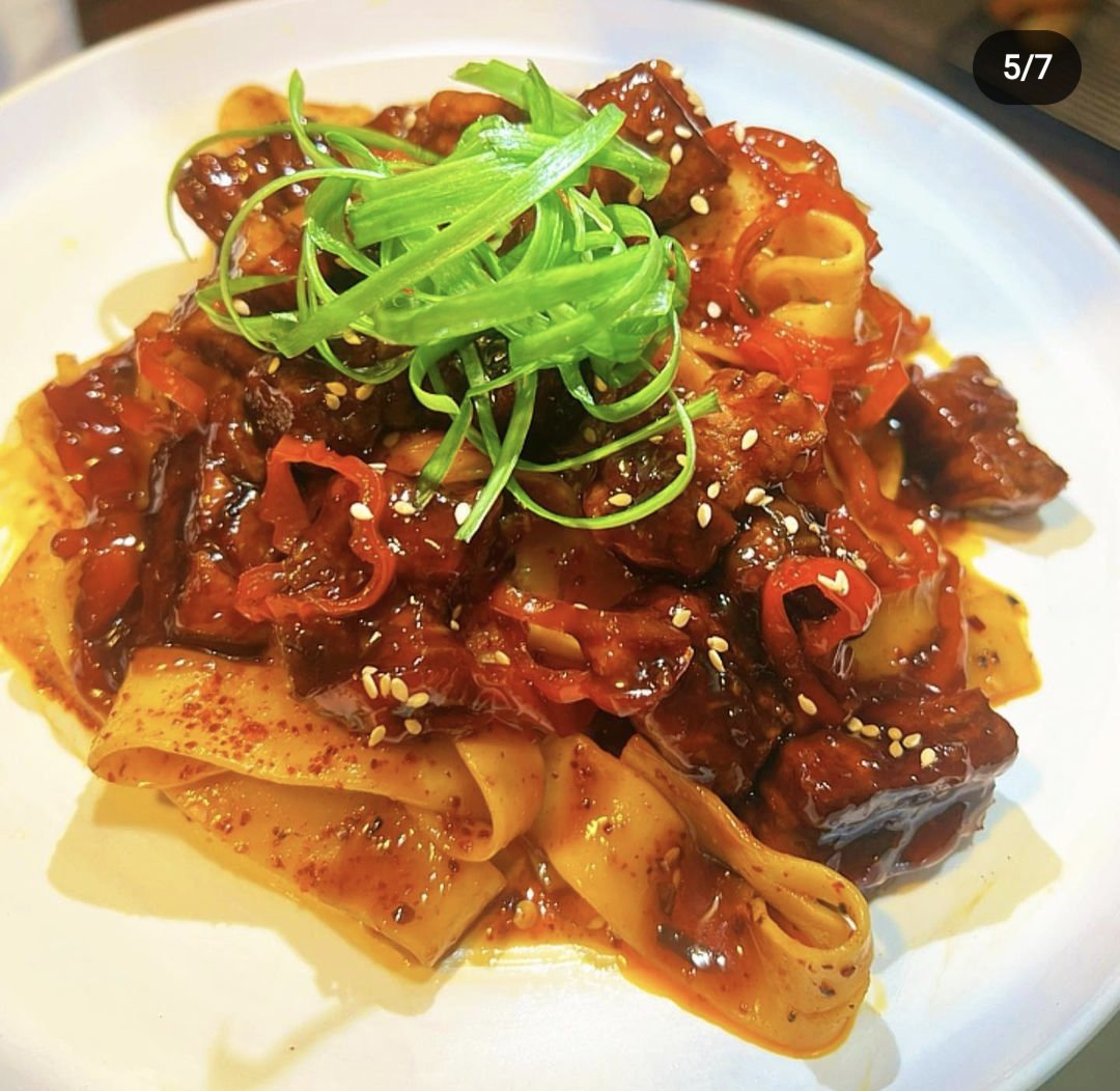 PashuniteMind's tweet image. 🗣️ Voting is Now Open 🙌🏾🙌🏾 @RadiantOne2  #ChefChallenge 
Click The Link 
favchef.com/2023/brian-yat…