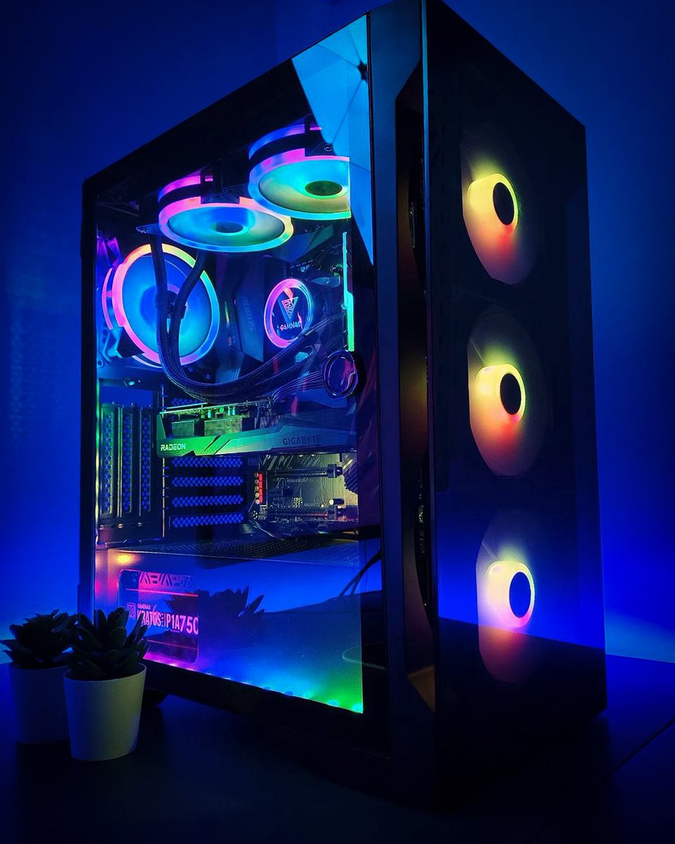 Hoje o climinha está propício para uma iluminação diferenciada, um cobertor e muitos jogos rolando na tela 😍😉 

Claro que tudo isso com um mozão do lado,  né?! Feliz dia dos Namorados ❤