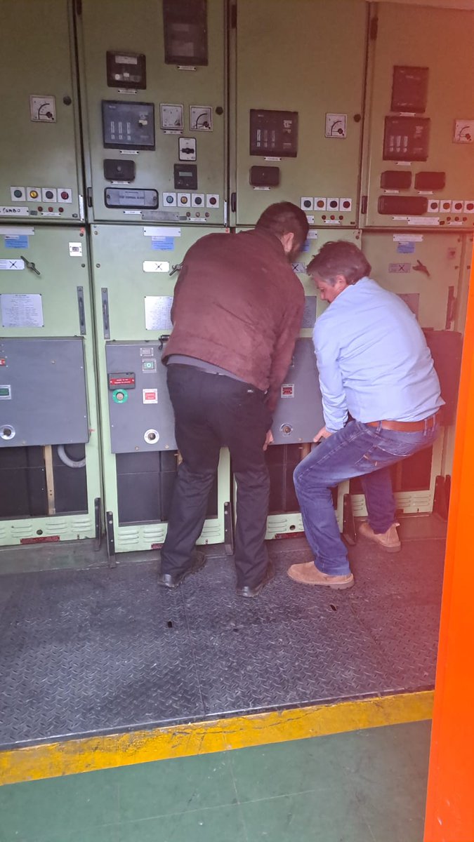 Lee_Raa_Tuu's tweet photo. Drowel Substation is down, and within an hour the technicians were already on-site to fix. 

Ko Kasi they would have taken 10 years to fix.

#NotLoadshedding https://t.co/mz63ifvTs6