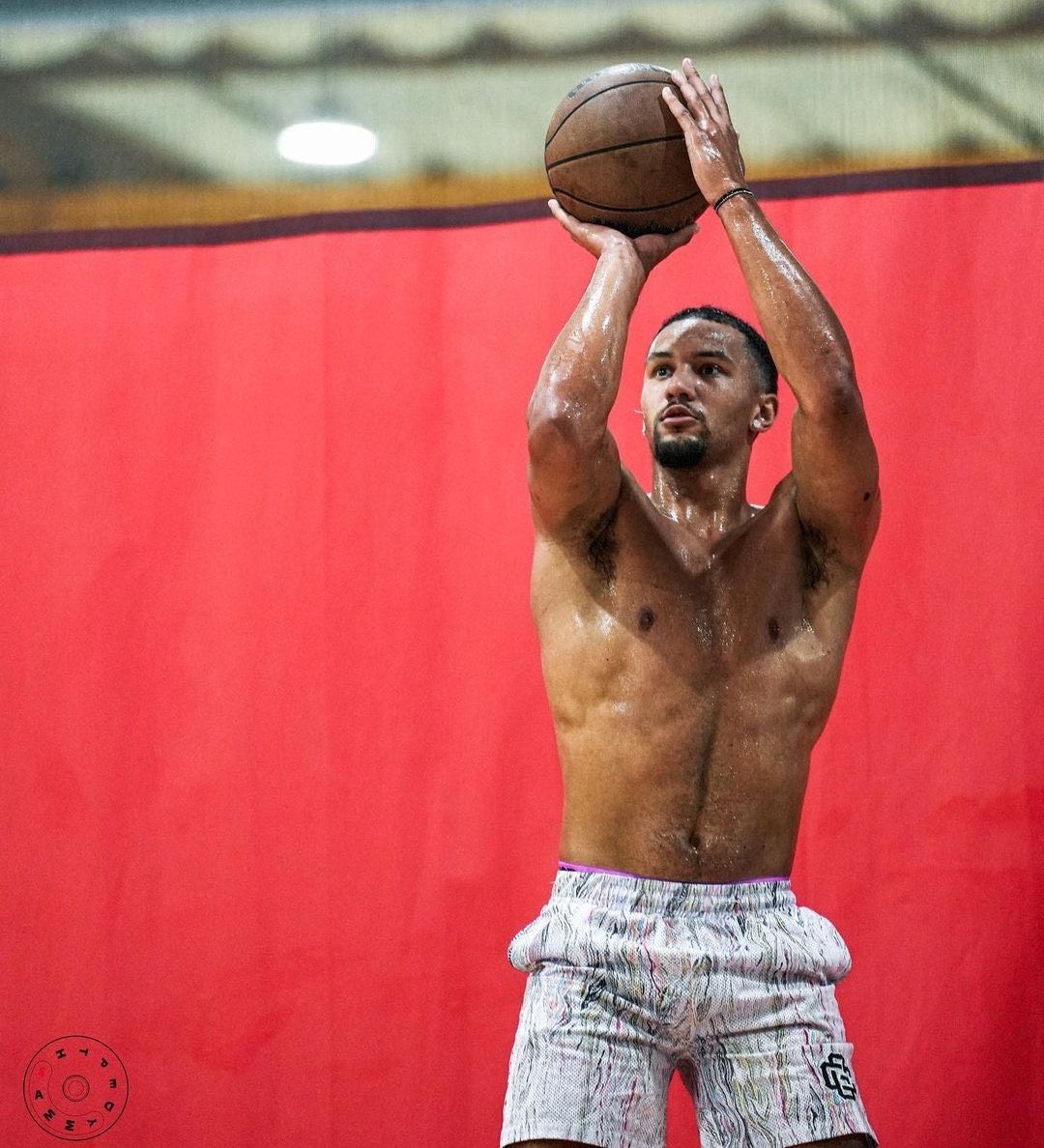 It’s quite hilarious how Magic fans have completely dismissed the REAL possibility that Jalen Suggs could come into the new season looking like a completely different player.

22 yrs. old
Extremely hard worker
High BBIQ

Working w/ Guard Whisperer &amp; Academy USA trainers.