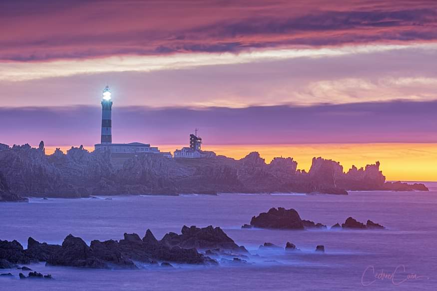 Fin de journée au phare du Créac'h. #pennarbed #ouessant #iledouessant #longexposure #creachlighthouse #creach #phare #phareducreach #iroise #merdiroise  #lumieresdouessant #cedriccain #letelegramme #ouestfrance #bzh #breizh #bretagne #magnifiquebretagne