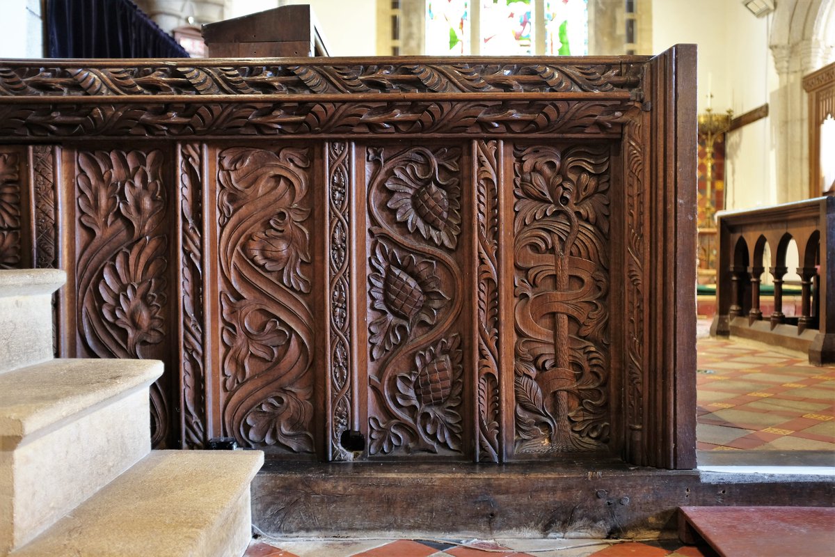 Ladock #Cornwall  
C16 rood screen base 'massively carved' with broad panels of large foliage. Exquisite carving. The complete screen must have been stupendous.
#NewHashtag #WoodcarvingWednesday