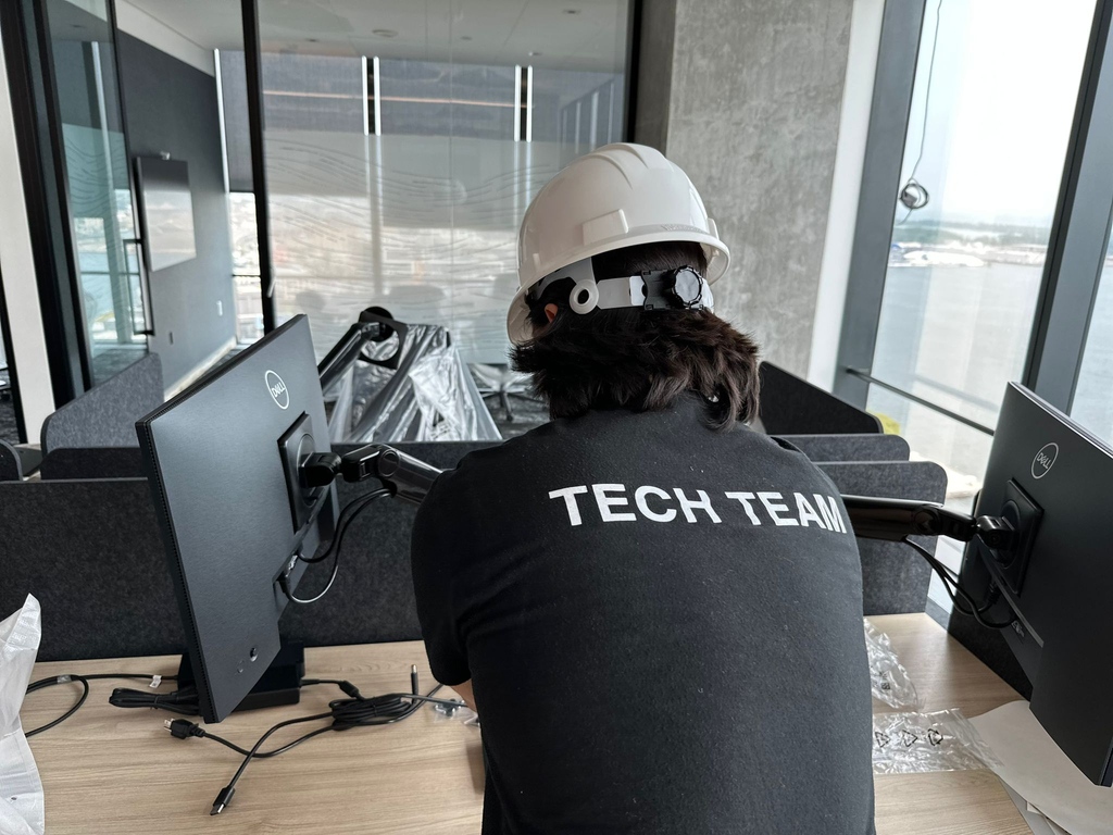 Unio_Tech's tweet photo. Our employee-only teams get your project on time and on budget.
#ITrelocation #techteam #projectmanager #officemoving #technology #workstations #desksetup #techinstall #cablemanagement #WorkplaceTechnologyServices https://t.co/nqtQupypDb