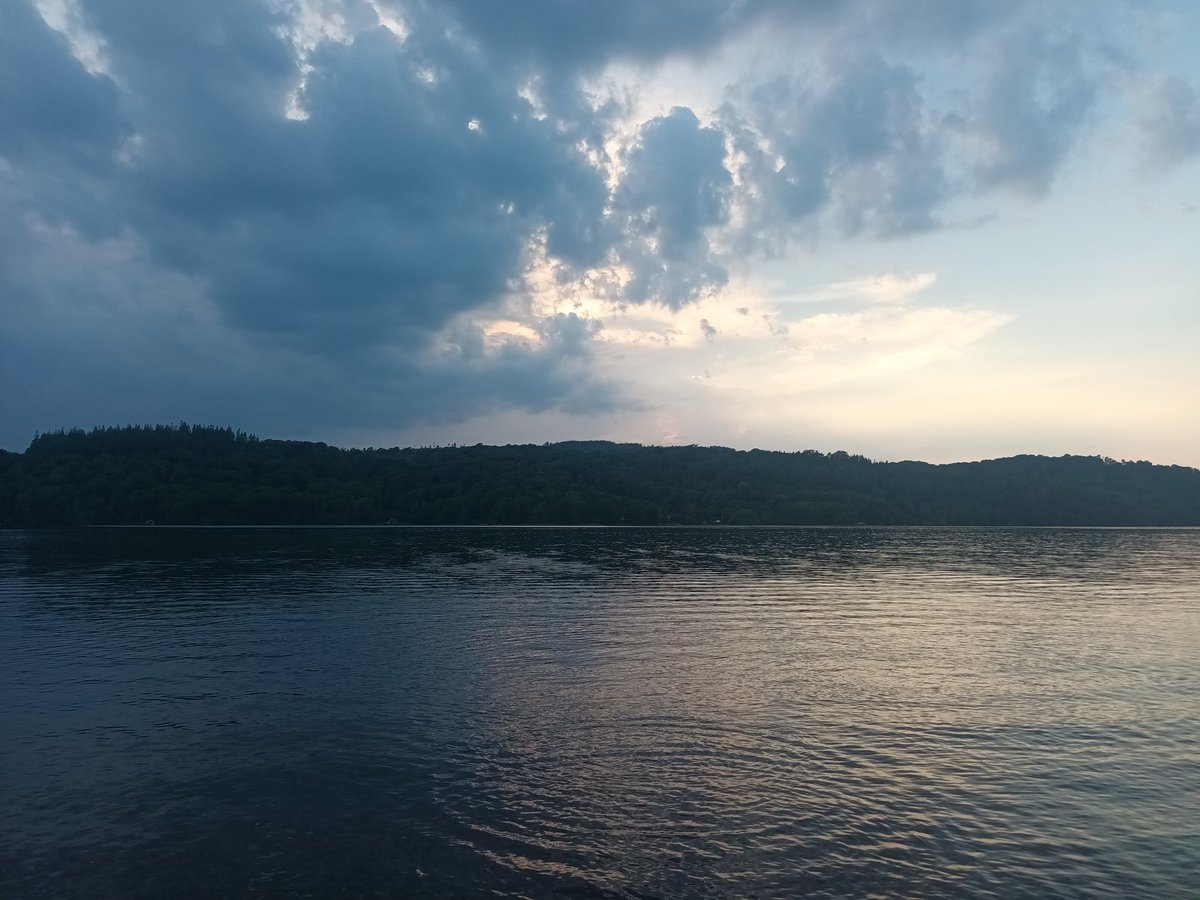 It's a beautiful evening at Tower Wood! We've been skimming stones on the Lake 🏞️