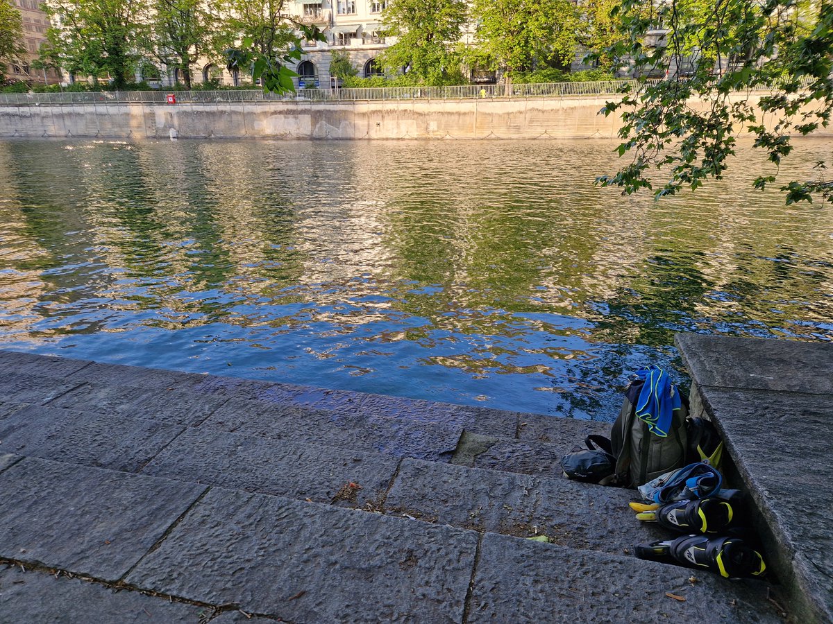 Despite all odds, I survived the 35 km 🛼 from <a href="/ZuriHac/">ZuriHac</a> to Zürich Hauptbahnhof. It's refreshing to be able to jump into a clean river in the middle of a major city and wash all the sweat off.

Thanks everyone for the lovely extended weekend, see you next year! 👋