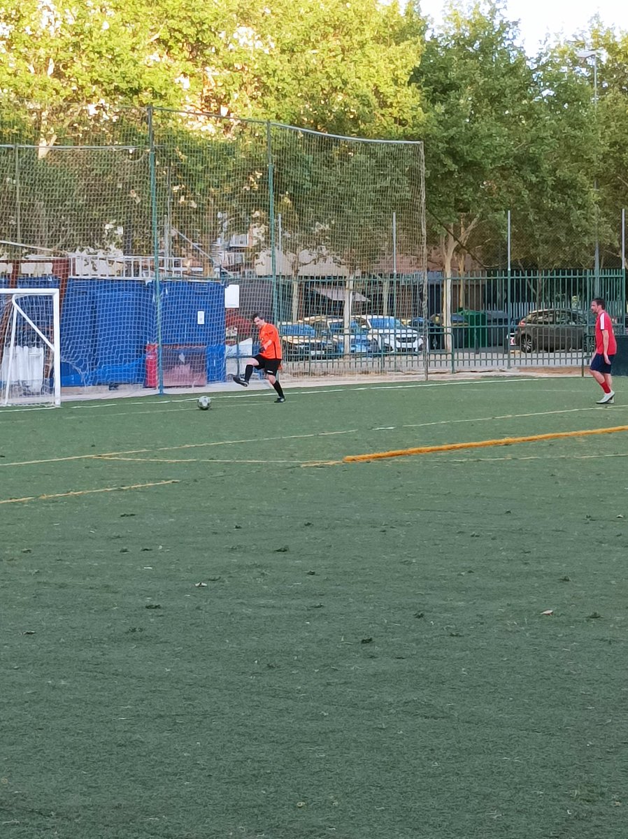 CKUnite's tweet photo. Paradooooooon de Antonio a tiro a bocajarro de Selu!!? 🧤 El Betis insiste en busca del empate. Habrá saque de puerta https://t.co/kMgDL3vHqu