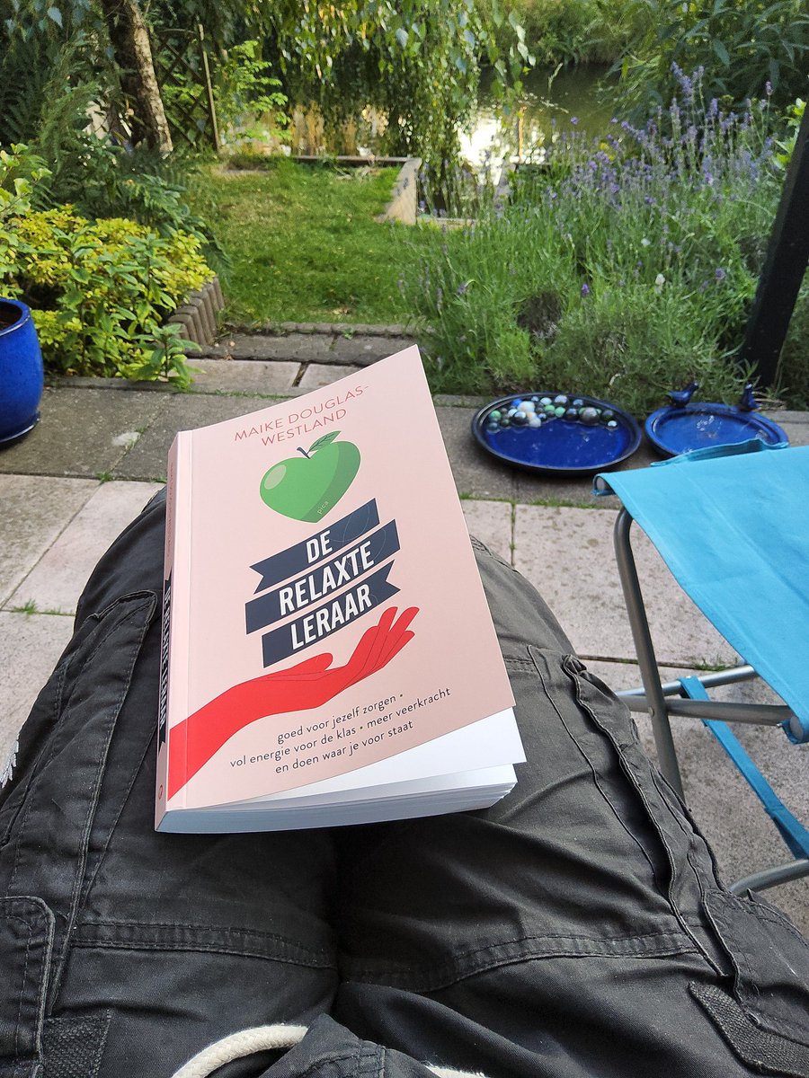 meesgroep8's tweet image. Een mooie avond om De relaxte leraar te lezen @JufMaike #onderwijs #Mindfulness #teamgrijs 😉