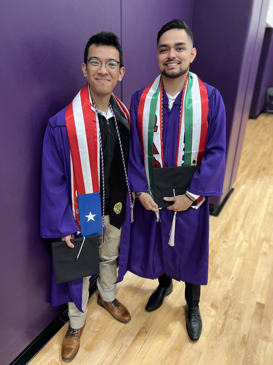 NorthwesternFSL's tweet photo. Congratulations Class of 2023!

We are so proud of our graduating seniors. We hope that you’ll look back fondly on your experience at Northwestern and remain committed members of your fraternities, sororities, and our Wildcat family! #GoCats https://t.co/tQphj1voPI