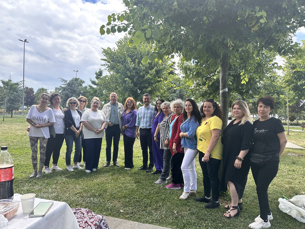 sonmez_sumer's tweet photo. Bugün, Kadın Politikaları Başkanlığı olarak piknik etkinliği düzenledik. Çalışan başkanlarımız katılamadı ama gönüllerimiz birdi✨ Sürpriz ziyarette bulunan, İl Başkanımız Ender Bozanoğulları ve İl Teşkilat Başkanımız Hüseyin Borluk’a teşekkür ederiz. https://t.co/27JnvAWhRb