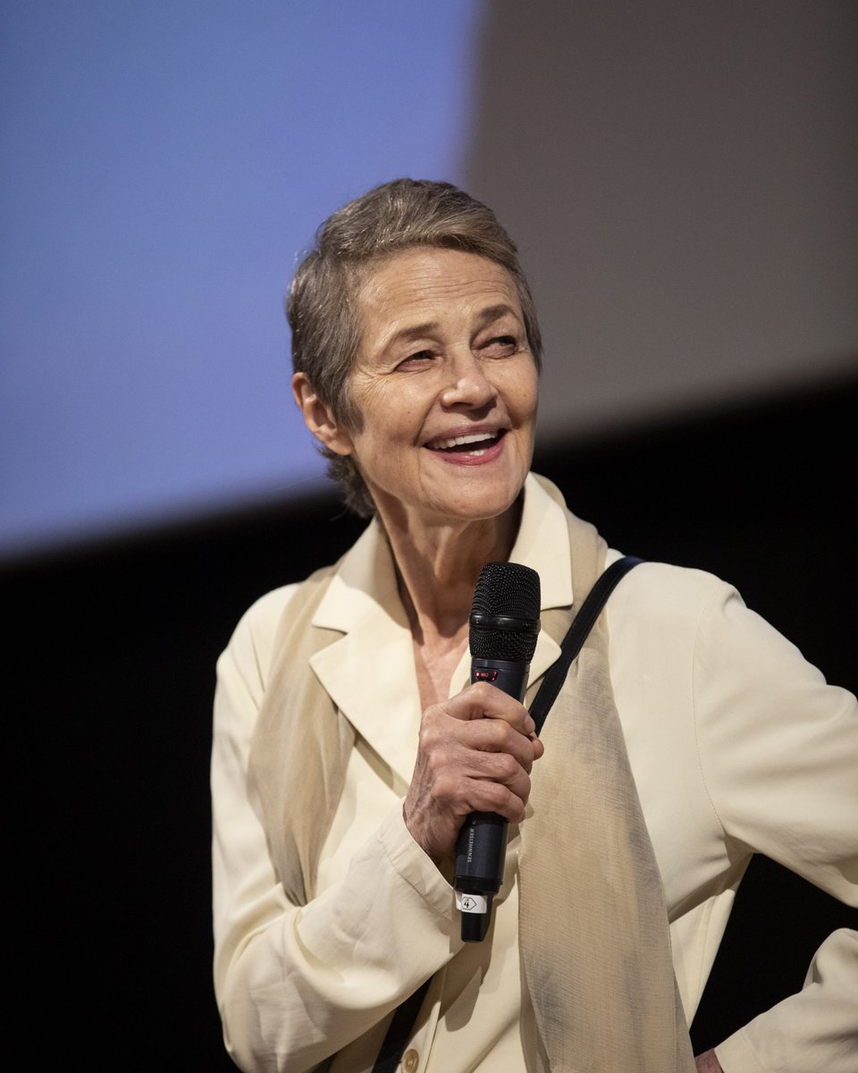 PiccoloAmerica's tweet photo. In anteprima al Cinema Troisi, #JonathanNossiter regista di "Last Words" ha presentato il film insieme a #CharlotteRampling, #SilviaCalderoni e #KaliphaTouray❤️ https://t.co/sJIhSSwqEf