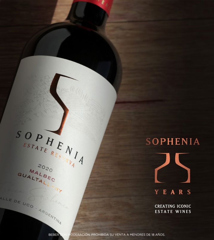 Hace 25 años iniciamos la búsqueda de un vino que destaque por su identidad.
Crecemos a la par del viñedo, acompañando su evolución, que nos impulsa a mejorar los procesos para lograr un vino que transmite el amor por nuestra tierra y el orgullo por nuestra gente.