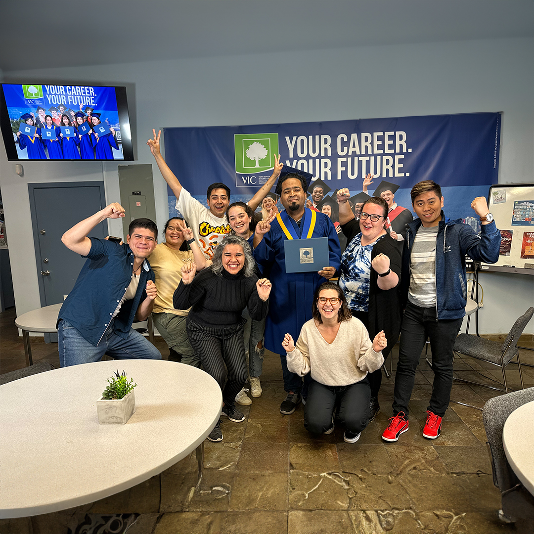 StudySSLC's tweet image. Wow, what a day! 📷 We closed one big chapter to start a new, exciting one at #VIC. Our students showed what hard work and spirit can do. We laughed, cried, and made great memories. 

📷 Find all graduation photos on our website

Ready for what's next! 📷 #CapsOff #VICGraduation