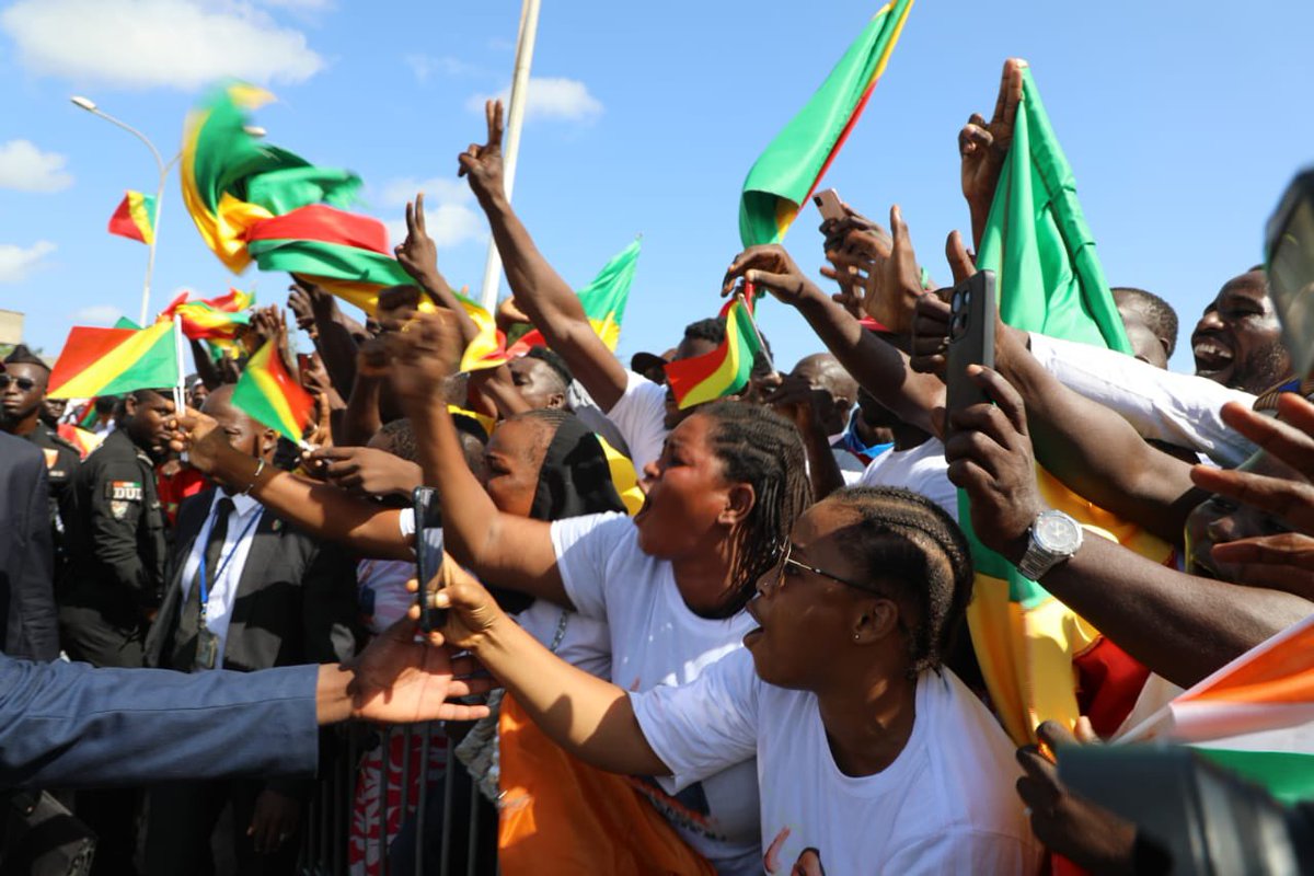 SassouNGuesso_'s tweet photo. Je suis très heureux de fouler à nouveau le sol ivoirien. 
J’exprime ma gratitude à mon frère et ami, le Président @AOuattara_PRCI, au peuple frère de Côte d’Ivoire, ainsi qu’ à la communauté congolaise de ce pays, pour l’accueil chaleureux qu’ils m’ont réservé à mon arrivée à Abidjan, ce 12 juin.
