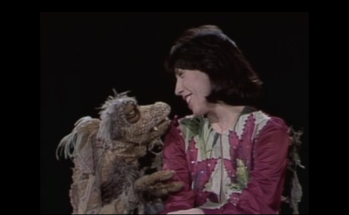 Love Lily Tomlin hosting but makes me want to see her and Scred together again haha #SaturdayNightLive #SNL #SNLhigh