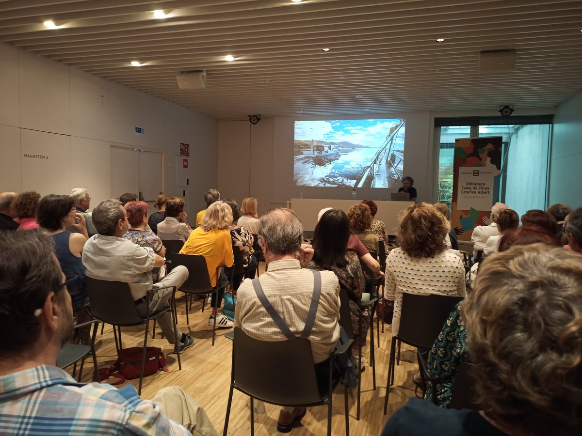 jordicanalsoler's tweet photo. @BibliotequesBCN @rogercanalsoler Tot un exitàs de públic! https://t.co/LcLi1MQoLO