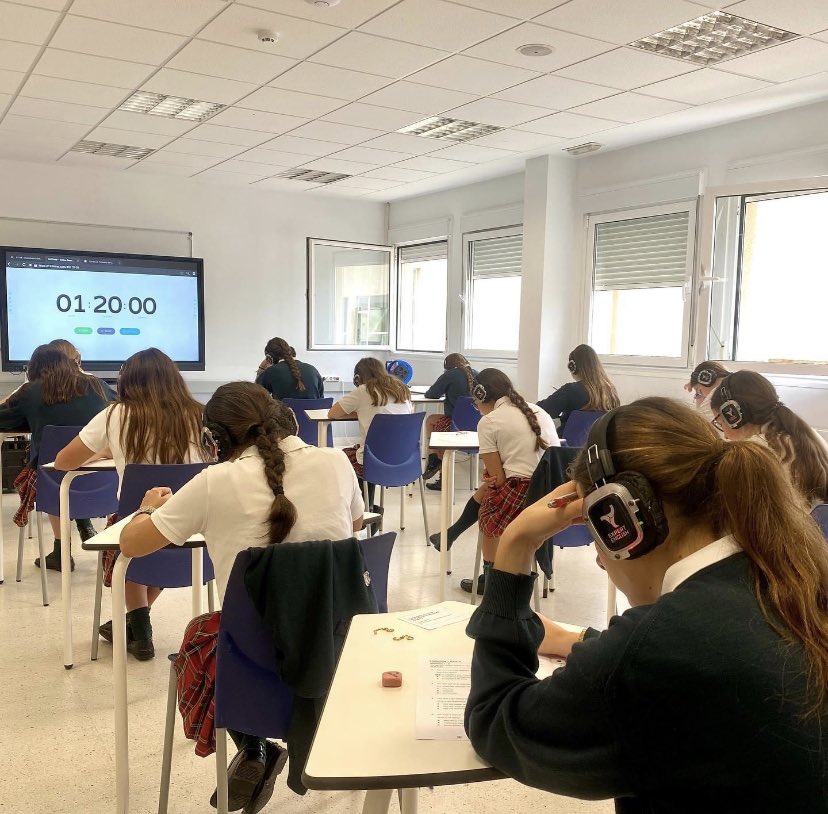 ColegioPmay's tweet photo. Durante estas semanas unas 100 alumnas se han examinado de los niveles #KET (A2), #PET (B1) y #FCE (B2) de @CambridgeEngSP 🇬🇧

En @ColegioPmay trabajamos para dar a nuestras alumnas las mejores herramientas para vivir en un mundo global. 👍 https://t.co/PLTZTX8b5l