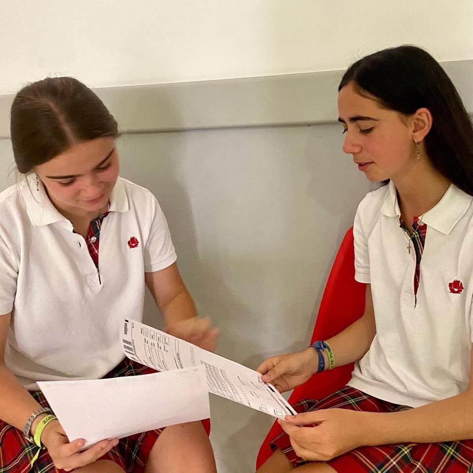 ColegioPmay's tweet photo. Durante estas semanas unas 100 alumnas se han examinado de los niveles #KET (A2), #PET (B1) y #FCE (B2) de @CambridgeEngSP 🇬🇧

En @ColegioPmay trabajamos para dar a nuestras alumnas las mejores herramientas para vivir en un mundo global. 👍 https://t.co/PLTZTX8b5l