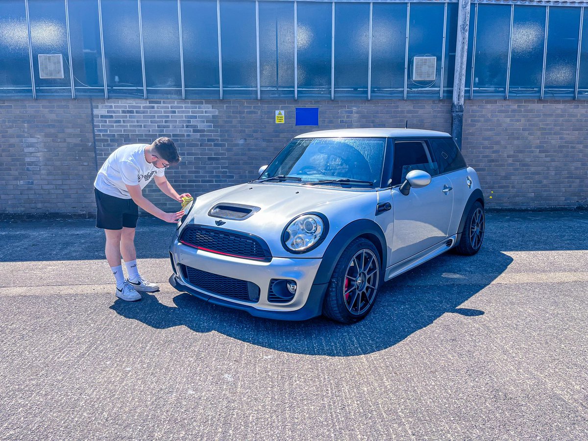 Driven247yt's tweet photo. Ted making sure the Mini was clean enough to film 😆
Check out the video if you haven’t already: https://t.co/toxyrGx1pj
•
#r56 #mini #minicooper #r56mini #minir56 #cars #car #jcwmini #modifiedcar #carvideo #youtube #youtuber #johncooperworks #minijcw #miniuk @MINIUK https://t.co/wYjjGoRyc8