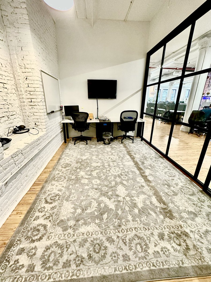 Our private office is the perfect place for you to start your business💡. Come by for a tour! #cowork #coworkingspace #nyc #nyccowork #flatiron #midtownnyc #happyfriday #24thstreet #office #manhattan #localbuisness #theflatirondistrict #coworking #42west24workspaces #42west24
