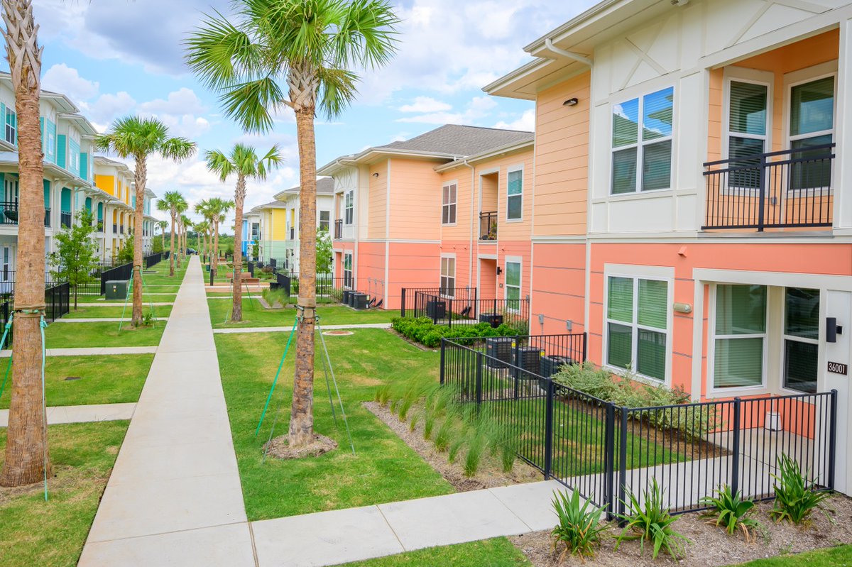 kwaconstruction's tweet photo. Brighten up your Monday with one of KWA's most colorful and happy projects, Hebron 121 Station! Developed by Huffines Communities, the 1,700 resort-style units create a #Texas paradise. Which color would you choose? #ProjectProfile #KWAConstruction
https://t.co/NjLeXKY0tB. https://t.co/TptYYIdE4F