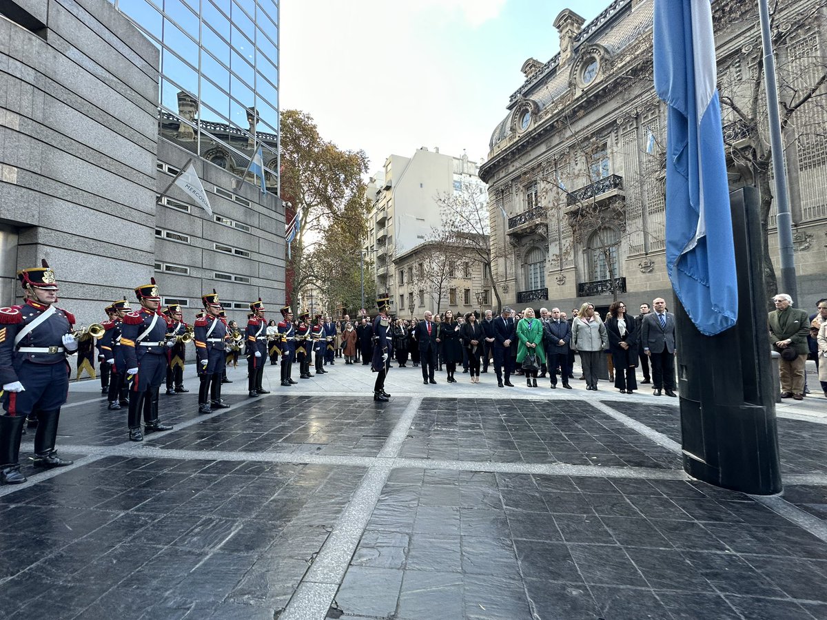 La Fanfarria Militar participó de la ceremonia por el dia de la Afirmación de los Derechos Argentinos sobre   #Malvinas en @CancilleriaARG 🇦🇷
#Granaderos #Granadero #SomosPatria #HerederosDelLibertador #UnRegimientoConHistoria #SomosHistoriaViva  #Malvinasnosune