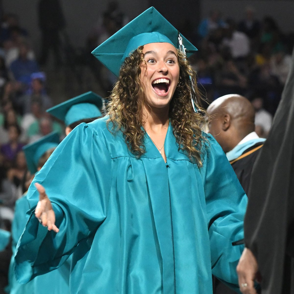 HenricoSchools's tweet image. Give it up for the Glen Allen Class of 2023! Watch a replay of the commencement ceremony at youtube.com/watch?v=Z7kBYl…. 

More photos from other graduations will be uploaded today and tomorrow. Check back later for more.

#HCPSClassof23