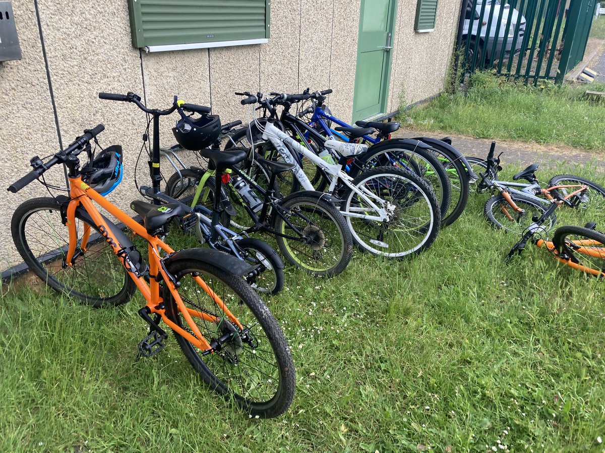 Todays good deed. Teaching  a load of @HertsScouts in Harpenden how to spot problems with their bikes before riding them , helping to keep them safe.