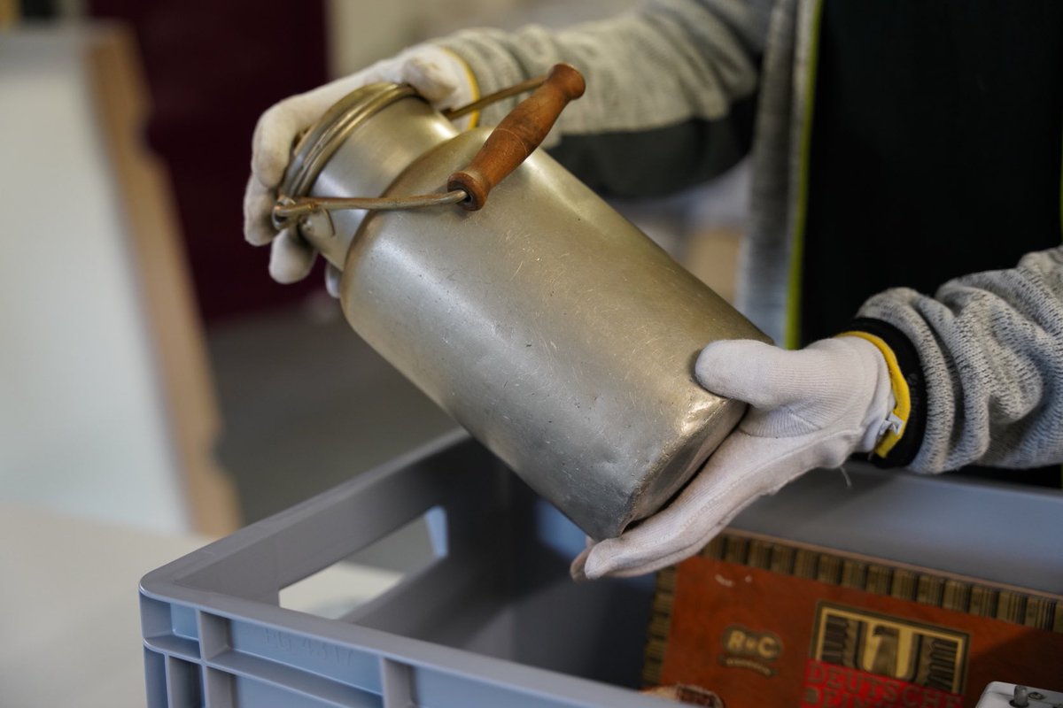 Wie und wo werden die Dinge gelagert, die nicht zu sehen sind? Die Fotoausstellung „Schatzkammer Depot – Einblicke in die Sammlungsarbeit“ im ⁦@lvr_aktuell⁩ #Freilichtmuseum #Lindlar zeigt Museumsarbeit hinter den Kulissen. 
freilichtmuseum-lindlar.lvr.de/de/veranstaltu…
F.: F. Grundmeier/LVR-FML