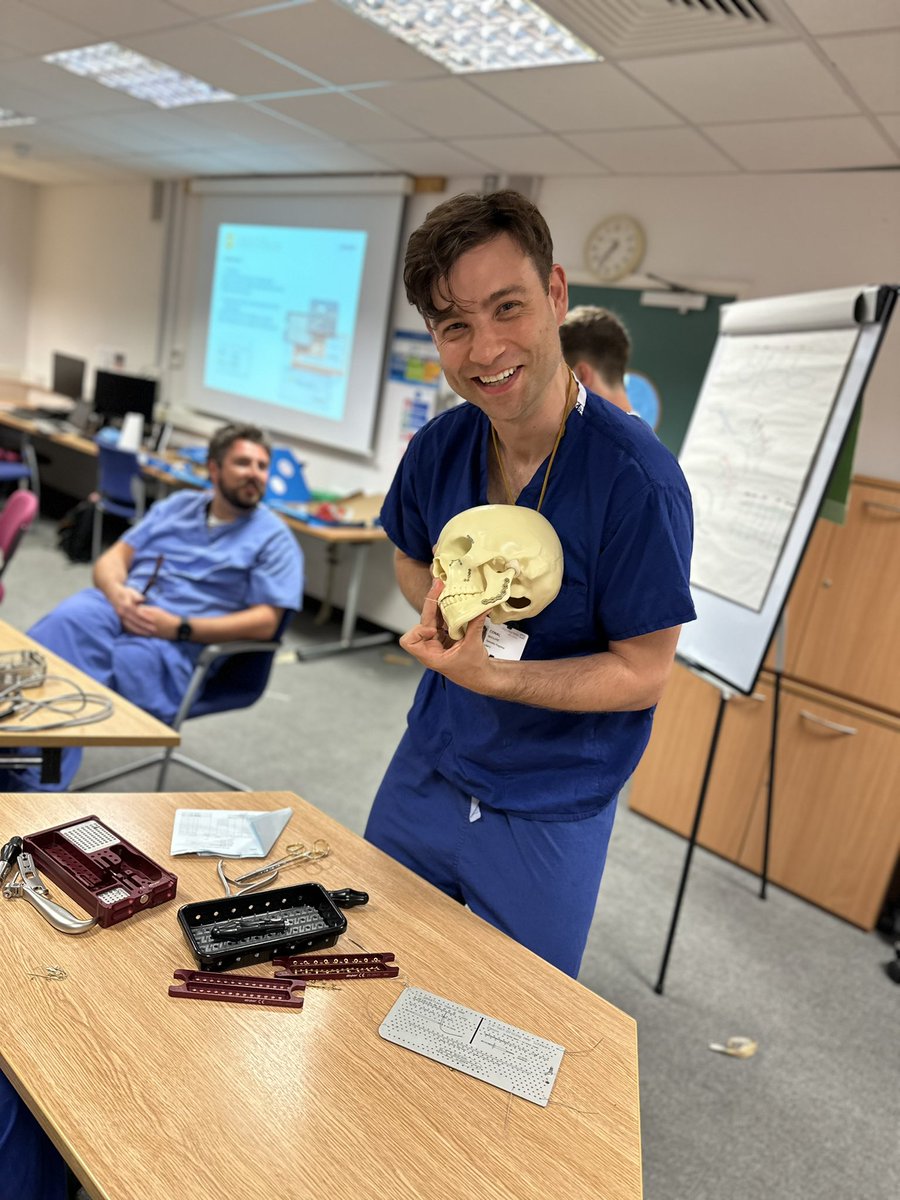 JamesOlding's tweet photo. Stryker Craniofacial Plating at at King’s https://t.co/BQnM7iWmje