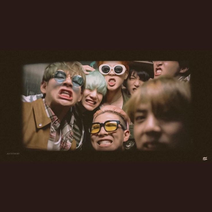 SarahwithH7's tweet photo. Feliz 10° aniversario  han llegado muy lejos,  gracias por  compartir con junto con Army todo este tiempo🥺💜 @BTS_twt
#BTS10thAnniversary 
#10yearswithBTS https://t.co/cwIg2hWsJt