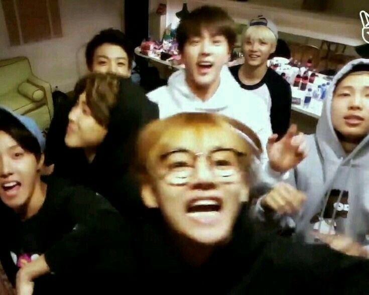 SarahwithH7's tweet photo. Feliz 10° aniversario  han llegado muy lejos,  gracias por  compartir con junto con Army todo este tiempo🥺💜 @BTS_twt
#BTS10thAnniversary 
#10yearswithBTS https://t.co/cwIg2hWsJt