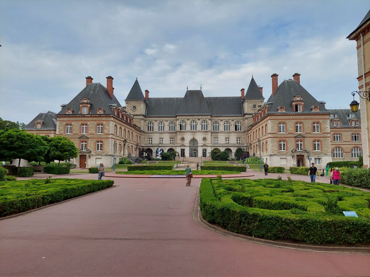 Aujourd'hui se tenait le séminaire fêtant les 30 ans de la #LoiPaysage à la cité internationale de Paris
Une occasion pour <a href="/Ecologie_Gouv/">Min. Ecologie Territoire Transports Ville Logement</a>  et les paysagistes conseil de parler de paysage avec différents acteurs dont @FN_CAUE  <a href="/grandsitefrance/">Grands Sites France</a> <a href="/FederationPNR/">Fédération des Parcs</a>