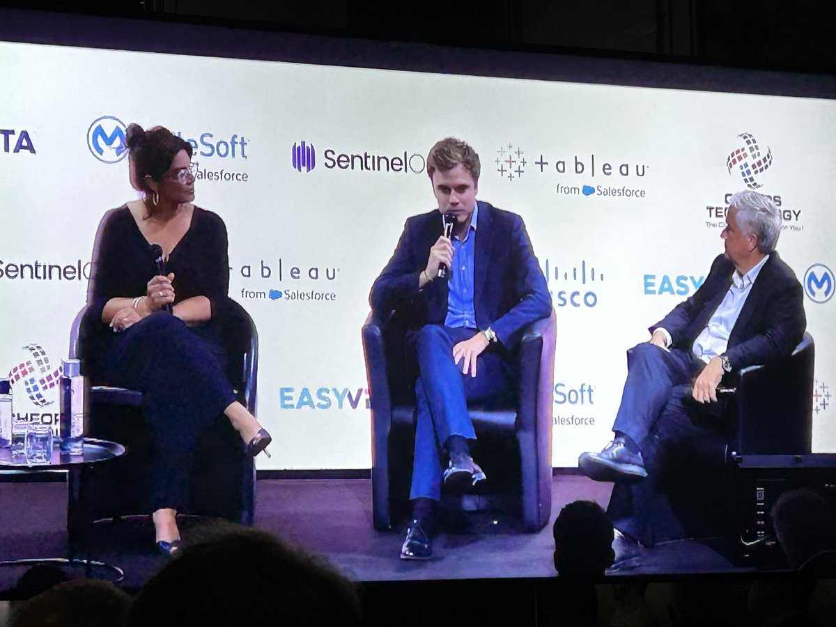 Manuej's tweet photo. Un contenu riche tout au long de la journée ! #IA partout ce soir avec #FUTUREOFIT @Agora_Managers #AnthonyAffelou #JeanMarieMessier @martial_you @LaureMalergue @julien_merali @SentinelOne https://t.co/fhuuiAYpez