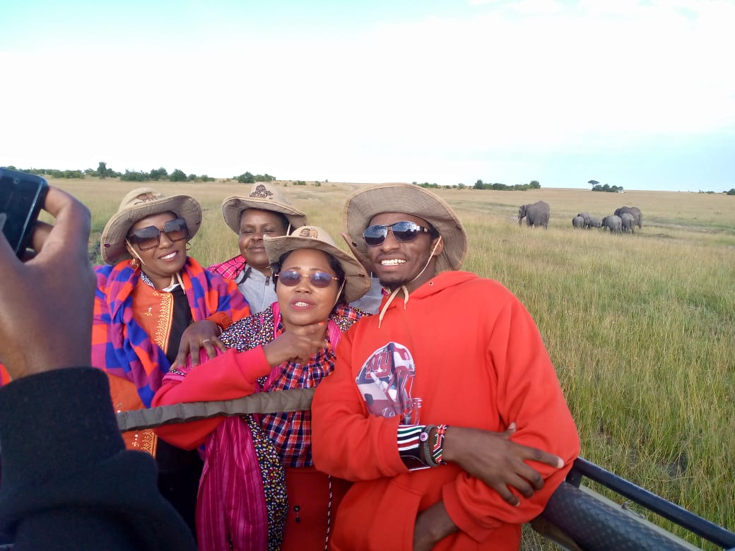 SamwelJane1's tweet image. Morning Game drive at Masai Mara National Park together with Tourism ambassadors 
@Min_TourismKE 
#tourismambassadors 
#magicalkenya