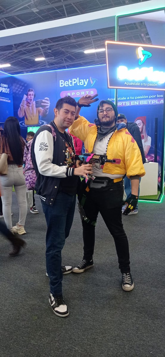 conejolopez9's tweet photo. Compartiendo ComicCon con La Emperatriz Radiante ✨Monkey D. Pau✨ @paudazzle la hermosa Viper de @itsmidna 💚 y el papucho @elbyteo
#PauDazzle #ItsMidna #ByTeo #OnePiece #ComicConBogota #ComicConColombia #Valorant https://t.co/zBqDSONz7D