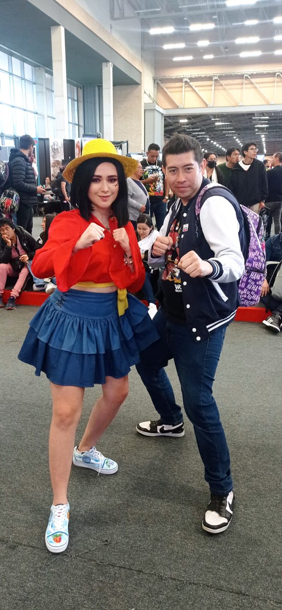 conejolopez9's tweet photo. Compartiendo ComicCon con La Emperatriz Radiante ✨Monkey D. Pau✨ @paudazzle la hermosa Viper de @itsmidna 💚 y el papucho @elbyteo
#PauDazzle #ItsMidna #ByTeo #OnePiece #ComicConBogota #ComicConColombia #Valorant https://t.co/zBqDSONz7D