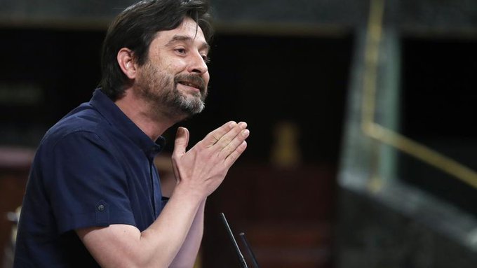 Quisiéramos dar las gracias a <a href="/MayoralRafa/">Rafa Mayoral</a> y todo su equipo por todos estos años d trabajo en pro d un #EstatutoBBFF
El camino no ha sido facil y esto nos cae como un jarro d agua fría. A partir de aquí será complejo.
Ahora estamos solos contra todos los q no quieren
Gracias Rafa