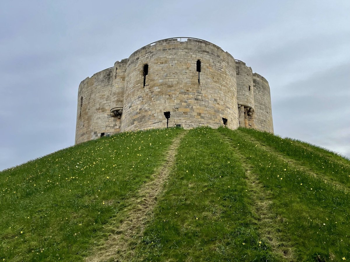 Clifford’s Tower in York. The current structure dates to the 13th century, and is the largest surviving part of York Castle. #MedievalMonday